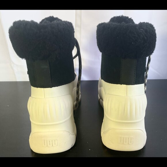 UGG Adiroam Hiker waterproof snow/rain boot (Men's 8.5; women's size 11) - Picture 8 of 10